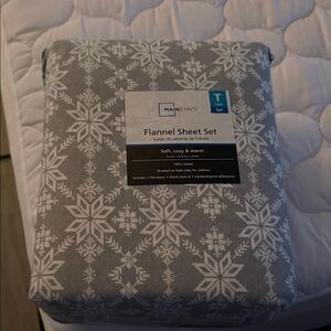 Mainstay Soft Gray and White Flannel Sheet Set